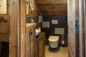 Bruser, hårtørrer, håndklæder