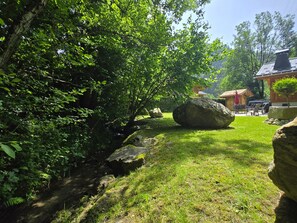 Property grounds - Chalet "Pierre d'Anatase" with Mountain Views, Terrace, Garden, and Wi-Fi (Saint-Gervais-les-Bains)