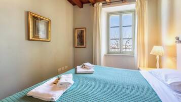 1 slaapkamer, een strijkplank/strijkijzer, gratis wifi, beddengoed