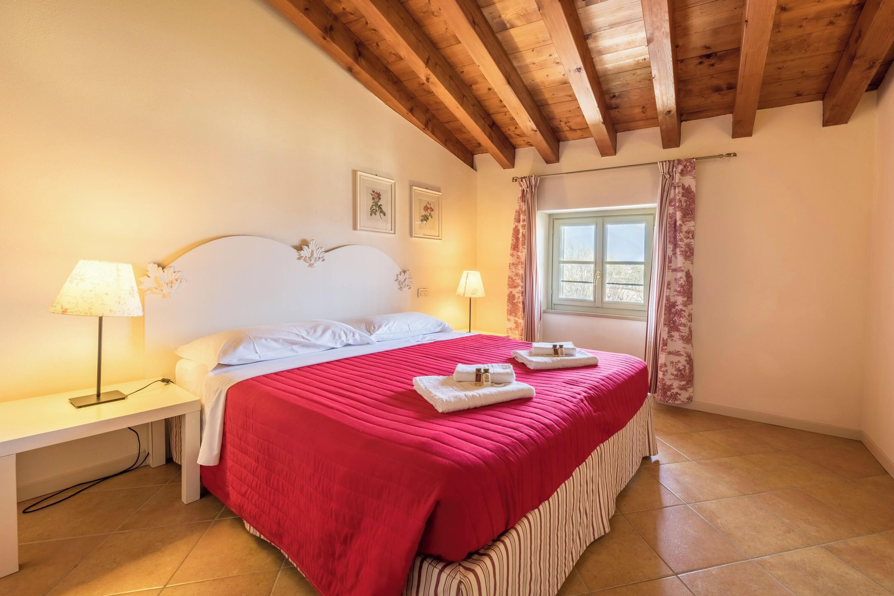 3 slaapkamers, een strijkplank/strijkijzer, gratis wifi, beddengoed