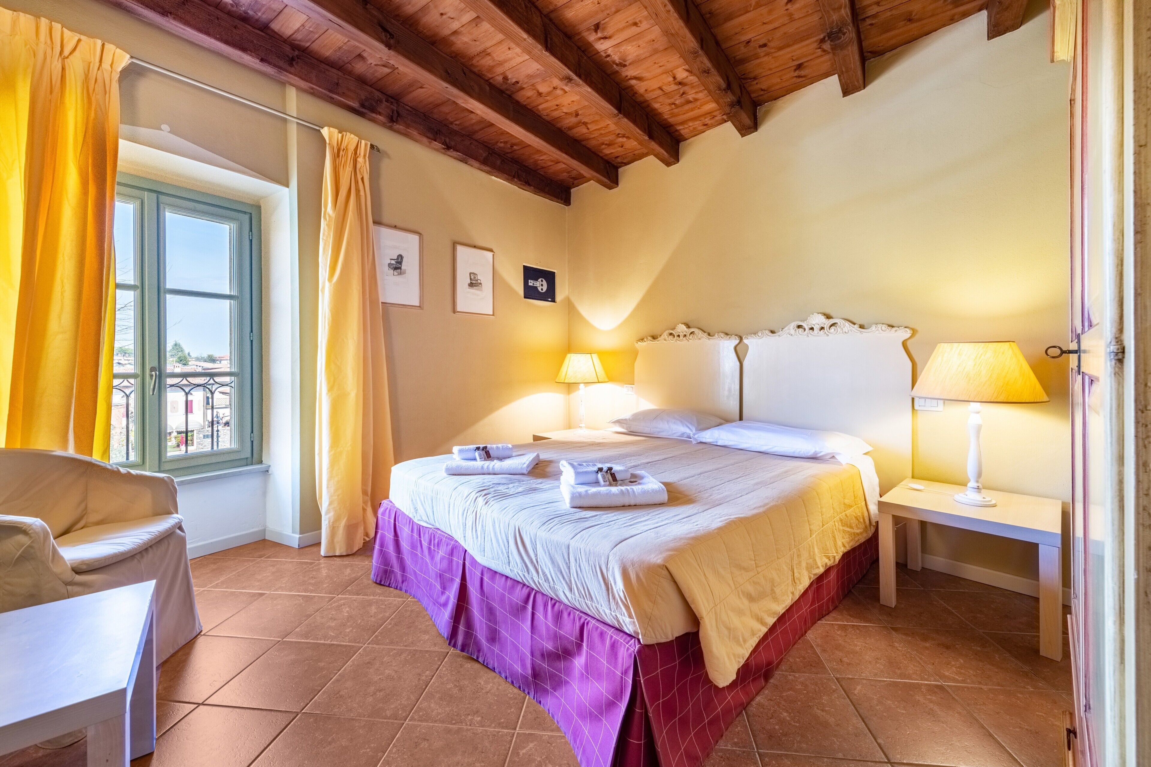 2 makuuhuonetta, silitysrauta/-lauta, ilmainen Wi-Fi, vuodevaatteet