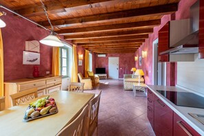 Interior - Apartment 'Antica Torre D Annunzio' with Mountain View, Wi-Fi and Air Conditioning (San Felice del Benaco (BS))