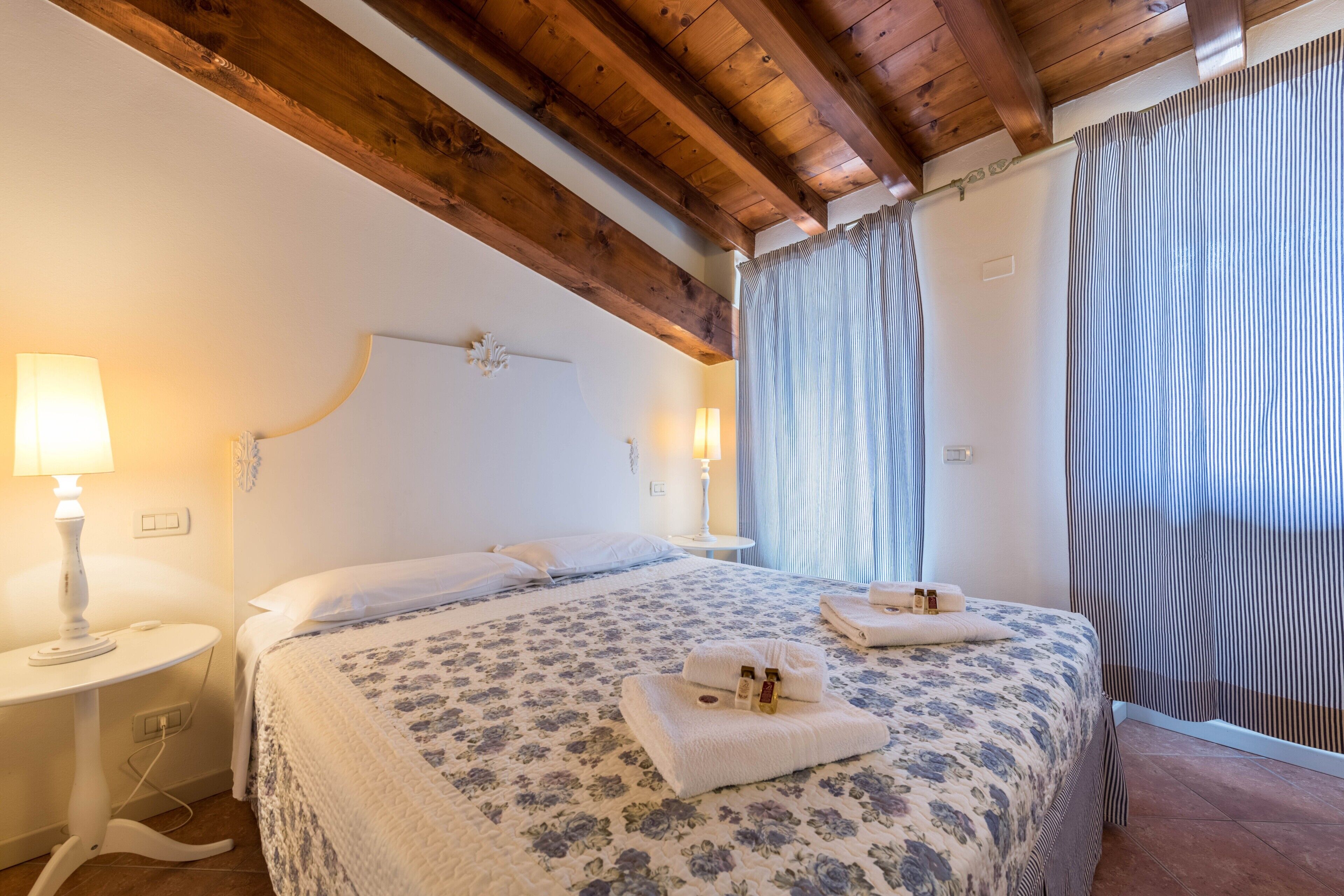 1 camera, ferro/asse da stiro, Wi-Fi gratuito, lenzuola