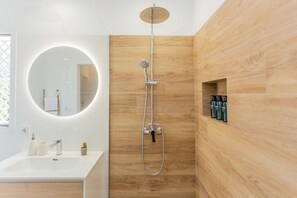 Shower, hair dryer, towels