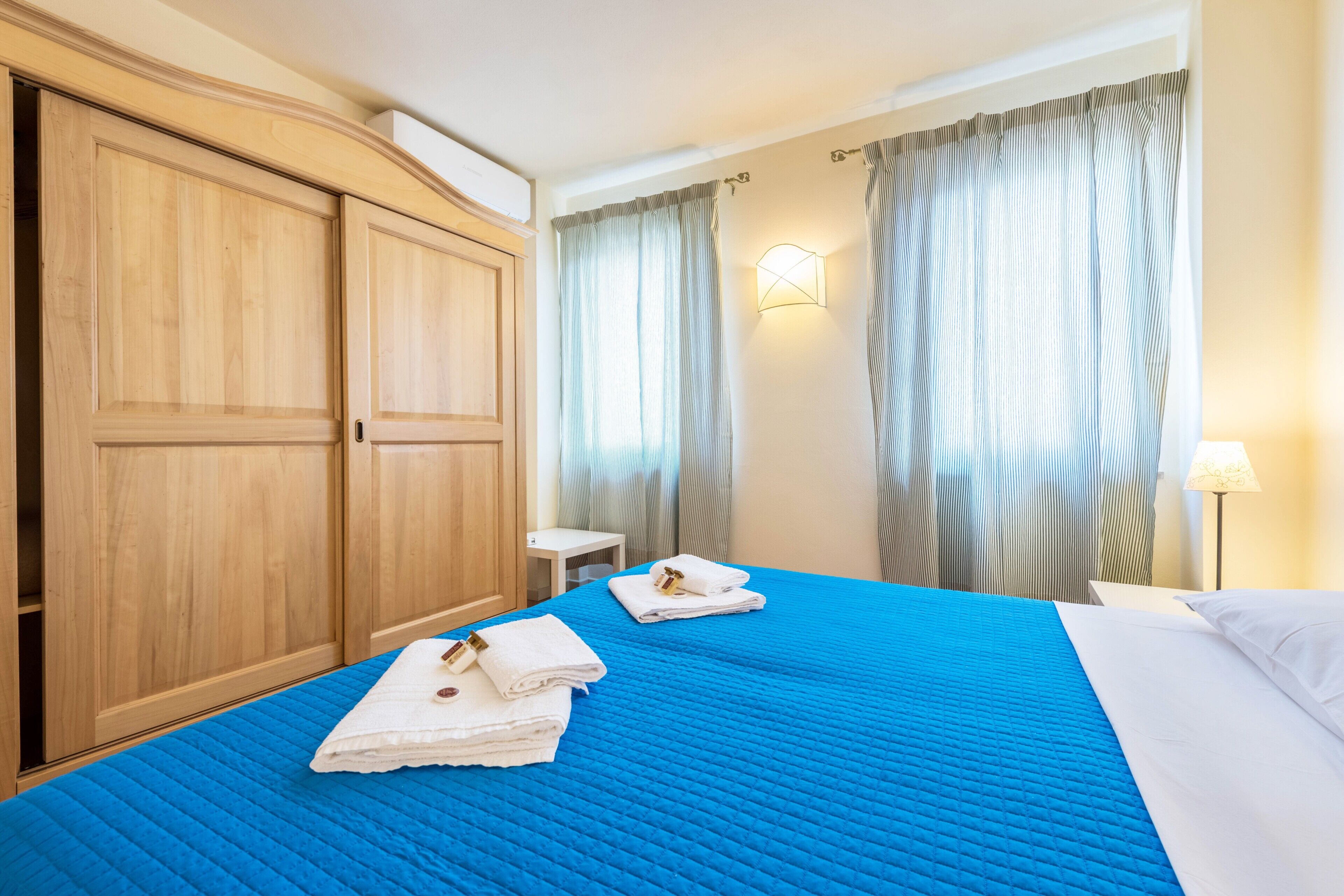 1 habitación, tabla de planchar con plancha, wifi gratis y ropa de cama 