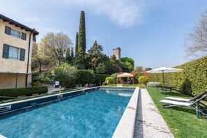 Pool - Apartment 'Villa Antica Torre Ariosto' with Shared Pool, Wi-Fi and Air Conditioning (San Felice del Benaco (BS))