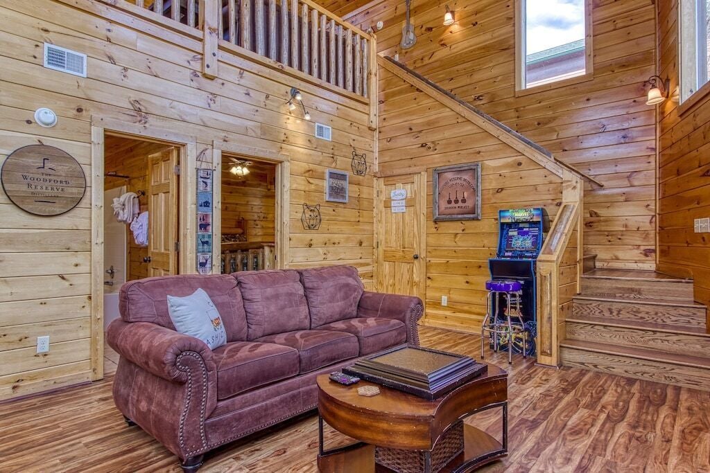 Perfect Family Cabin! Amazing Location! Hot Tub