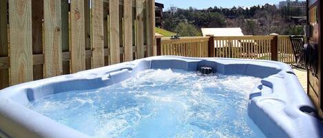 Outdoor spa tub