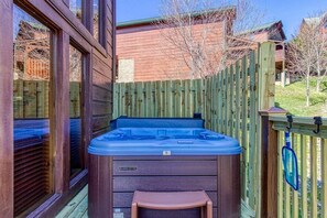 Outdoor spa tub - Pet-friendly Family Cabin! Great Location! HOT TUB (Pigeon Forge)