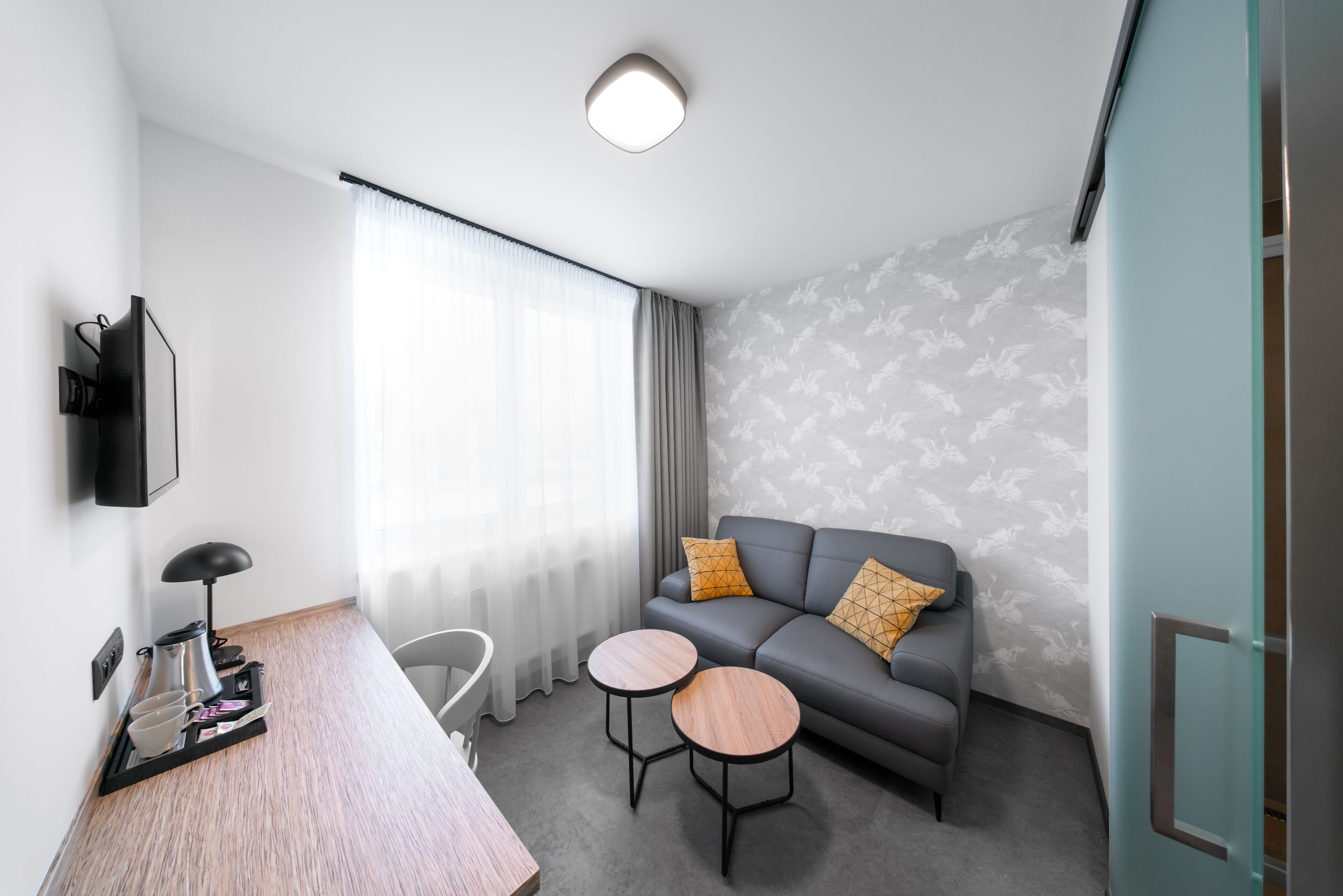 Business Room | Living area | Flat-screen TV, toys