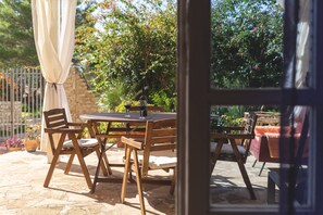 Outdoor dining - Villa Sul Mare Vista Tramonto with Sea View, Garden and Wi-Fi (Cornino)
