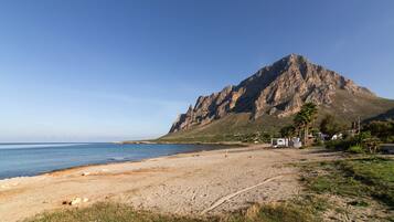 Una spiaggia nelle vicinanze