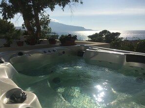 Outdoor spa tub - Villa Sul Mare Vista Tramonto with Sea View, Garden and Wi-Fi (Cornino)