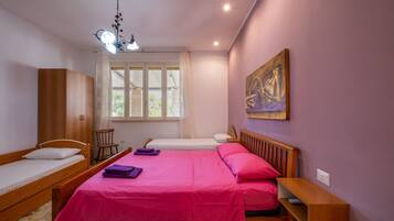 3 bedrooms, iron/ironing board, WiFi, wheelchair access