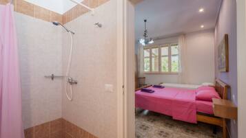 3 bedrooms, iron/ironing board, WiFi, wheelchair access