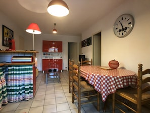 Dining - 3-bedroom cottage near the Ocean - Pets allowed (Messanges)