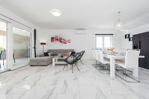 Villa, 3 Bedrooms, Private Pool, Mountain View | Living room