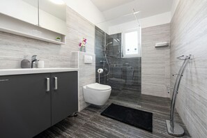 Villa, 3 Bedrooms, Private Pool, Mountain View | Bathroom | Shower, towels