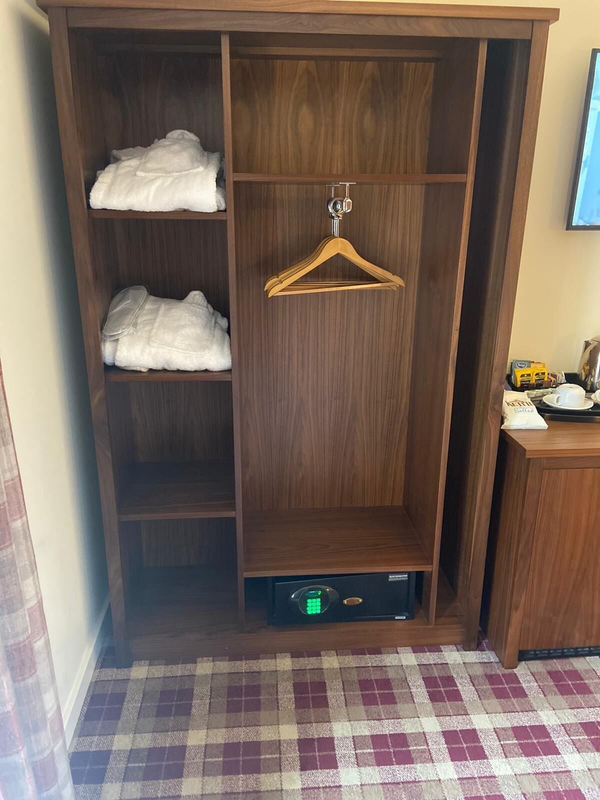 26-inch flat-screen tv with digital channels, tv