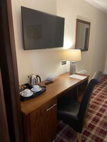 26-英寸纯平电视 （配备数码频道）、电视