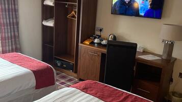 Deluxe Twin Room | In-room safe, blackout curtains, soundproofing, iron/ironing board