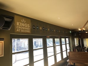 Bar (on property) - Scone Arms Hotel (Perth)