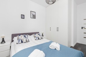 3 bedrooms, desk, iron/ironing board, WiFi