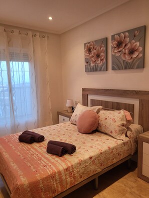 3 bedrooms, iron/ironing board, travel cot, free WiFi