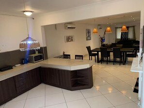 Dining - Huge 3 bed in the Heart Of the City (Accra)