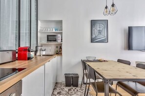 Fridge, microwave, oven, stovetop - Superb New 1 Bdr Flat near Bastille - An Ecoloflat (Paris)