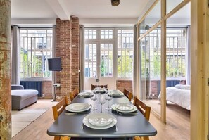 Dining - NEW Loft Apt in the Heart of Paris - An Ecoloflat (Paris)
