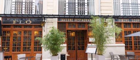 تفاصيل الفندق من الخارج