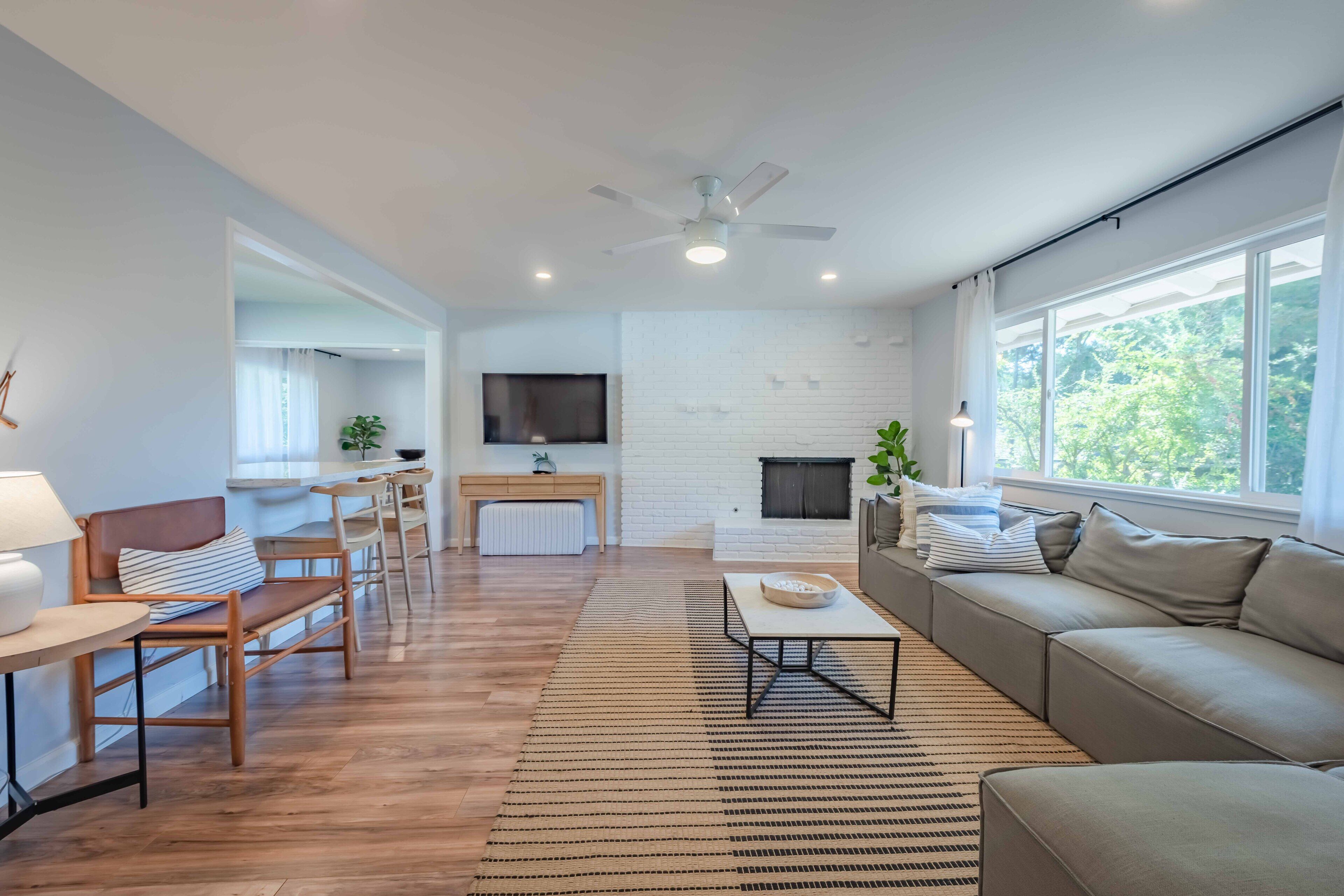 Ranch Perfect for Familes, Close to Downtown, the Lake, the Park & the Beach!