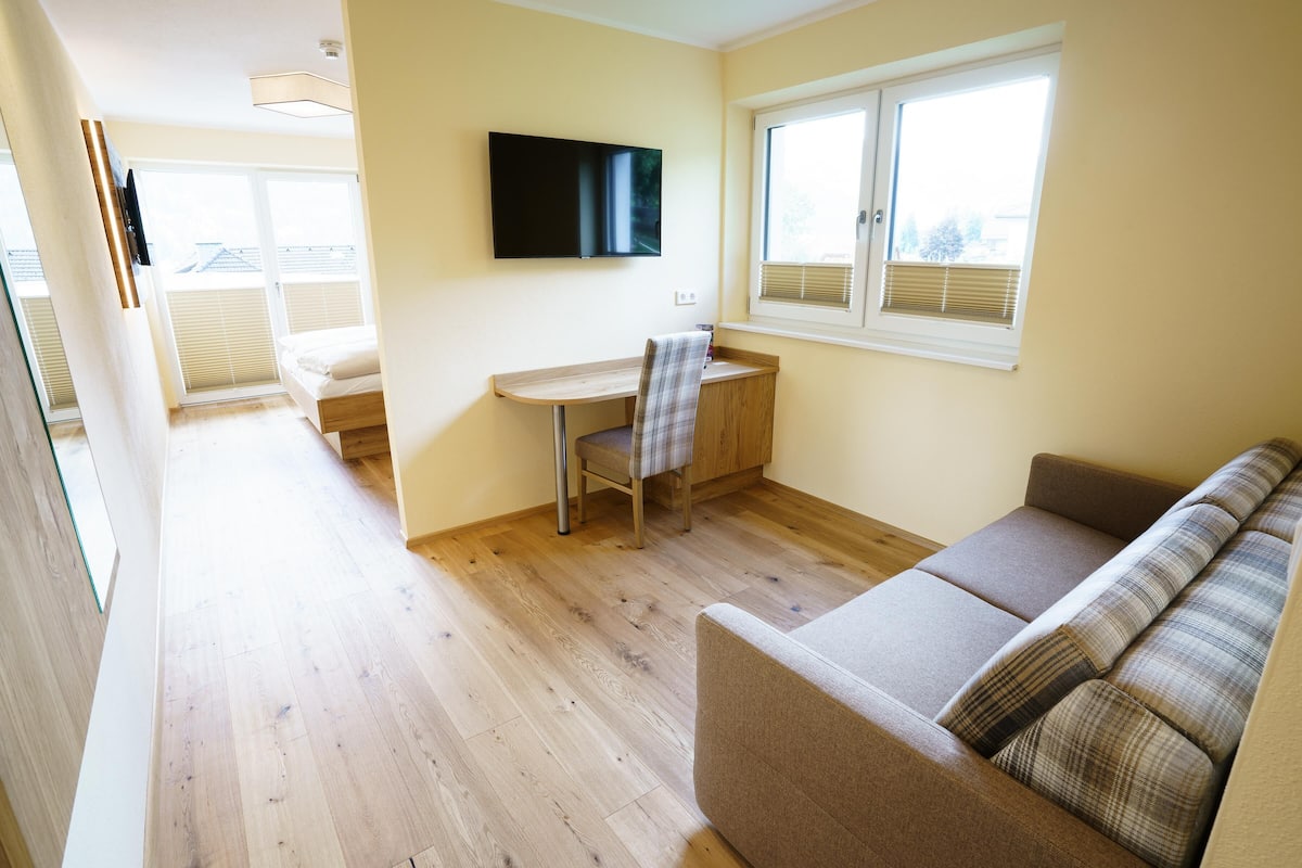 Habitación de lujo | Escritorio, wifi gratis y ropa de cama