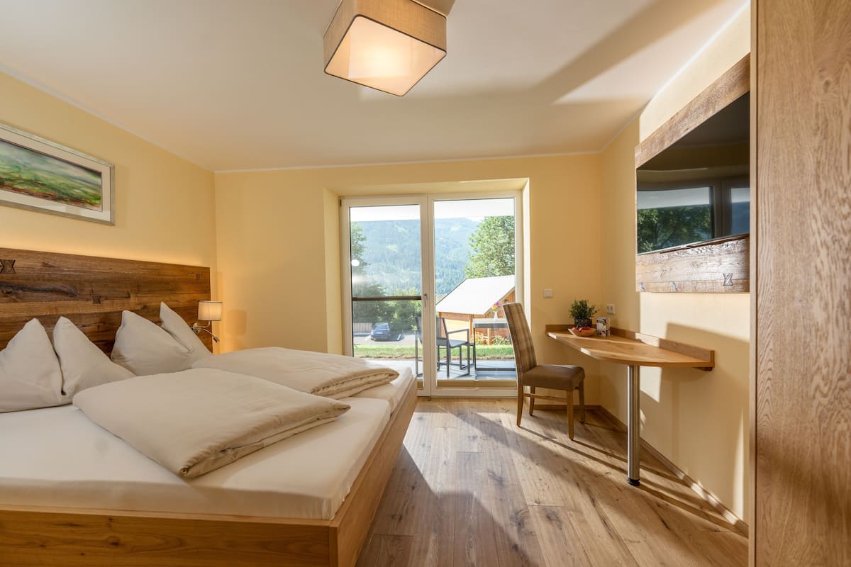 Habitación doble Deluxe | Escritorio, wifi gratis y ropa de cama