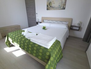 4 bedrooms, travel crib, WiFi, bed sheets - 5 minutes from the sea of Gallipoli, Eco Villa with private and independent pool (alezio)
