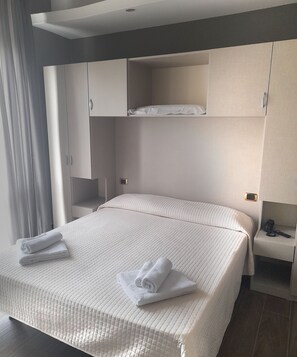Minibar, in-room safe, desk, free WiFi - Hotel Royal Plaza (Rimini)