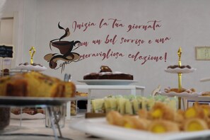 Bữa sáng buffet hàng ngày với phụ phí nhỏ 