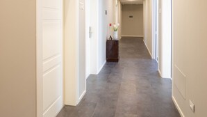 A hallway with doors numbered 116 and 118, leading to rooms. - V Hotel (Ancona)