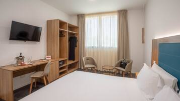 1 habitación, camas con efecto memoria y minibar