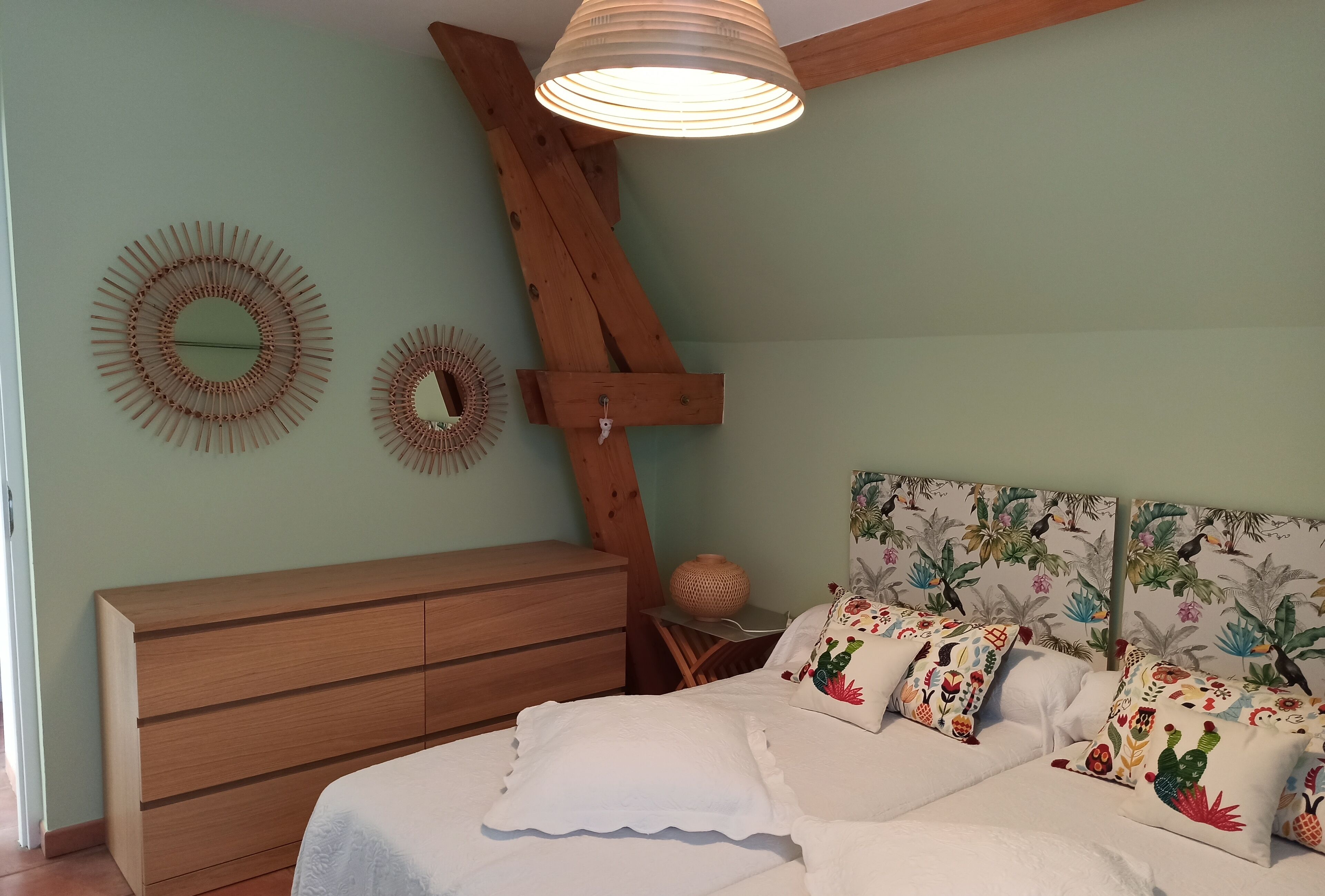 2 chambres, fer et planche à repasser, Wi-Fi gratuit, draps fournis