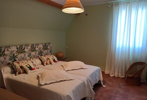 2 bedrooms, iron/ironing board, free WiFi, bed sheets