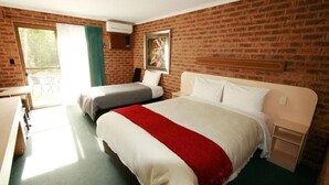 2 bedrooms, internet, bed sheets - Eildon Parkview Motor Inn. Room 11 (Eildon)