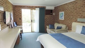 2 bedrooms, Internet, bed sheets, wheelchair access