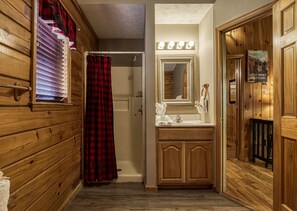 Towels - Convenient to Dollywood and Dolly Splash Country Family Cabin Rental- Hot Tub-Swimming Pool Access (Sevierville)