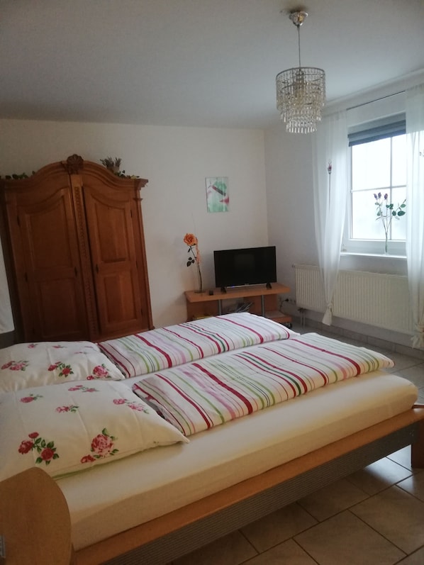 2 bedrooms, in-room safe, desk, free WiFi