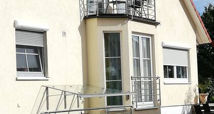 Ferienwohnung am Bodensee -Kompakt, Idyllisch und Preiswert.