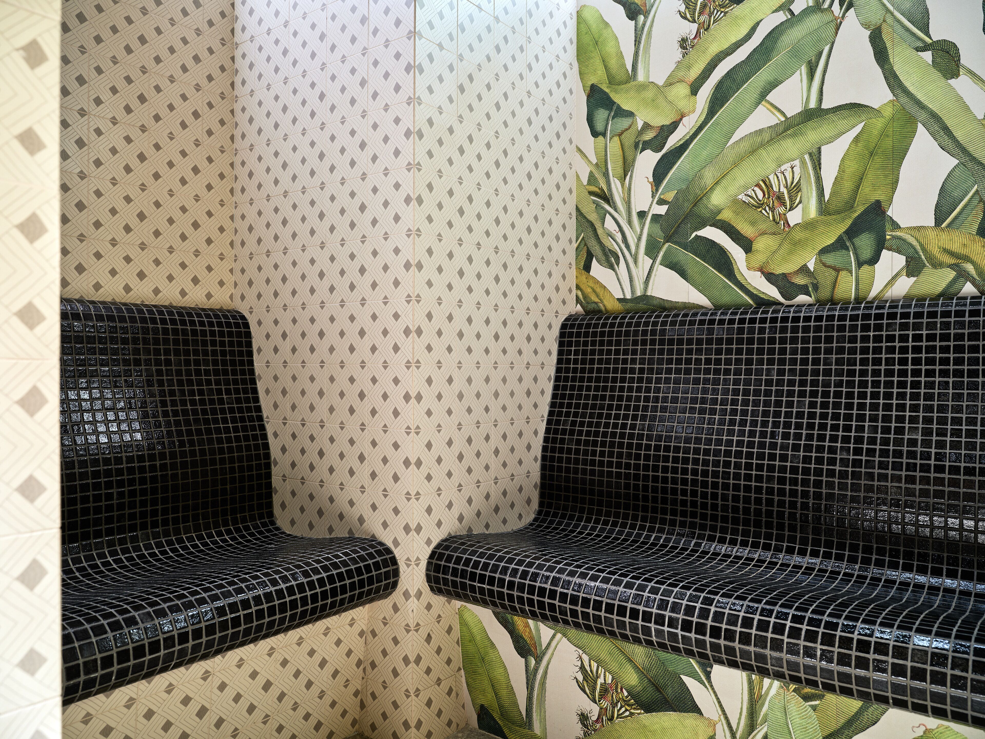 1 treatment room, massages