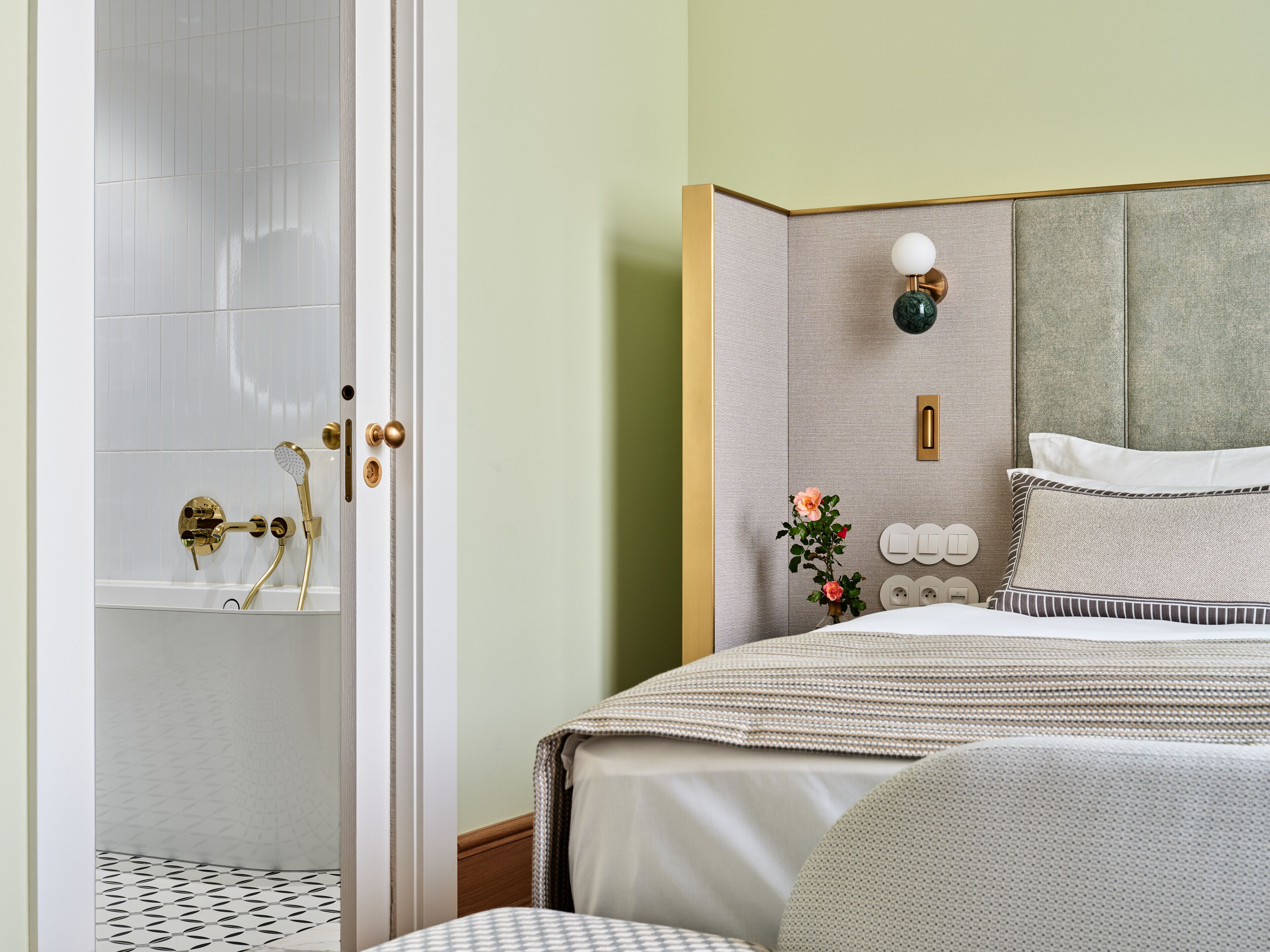 Exclusive Apartment | Bathroom | Free toiletries, hair dryer, bathrobes, slippers