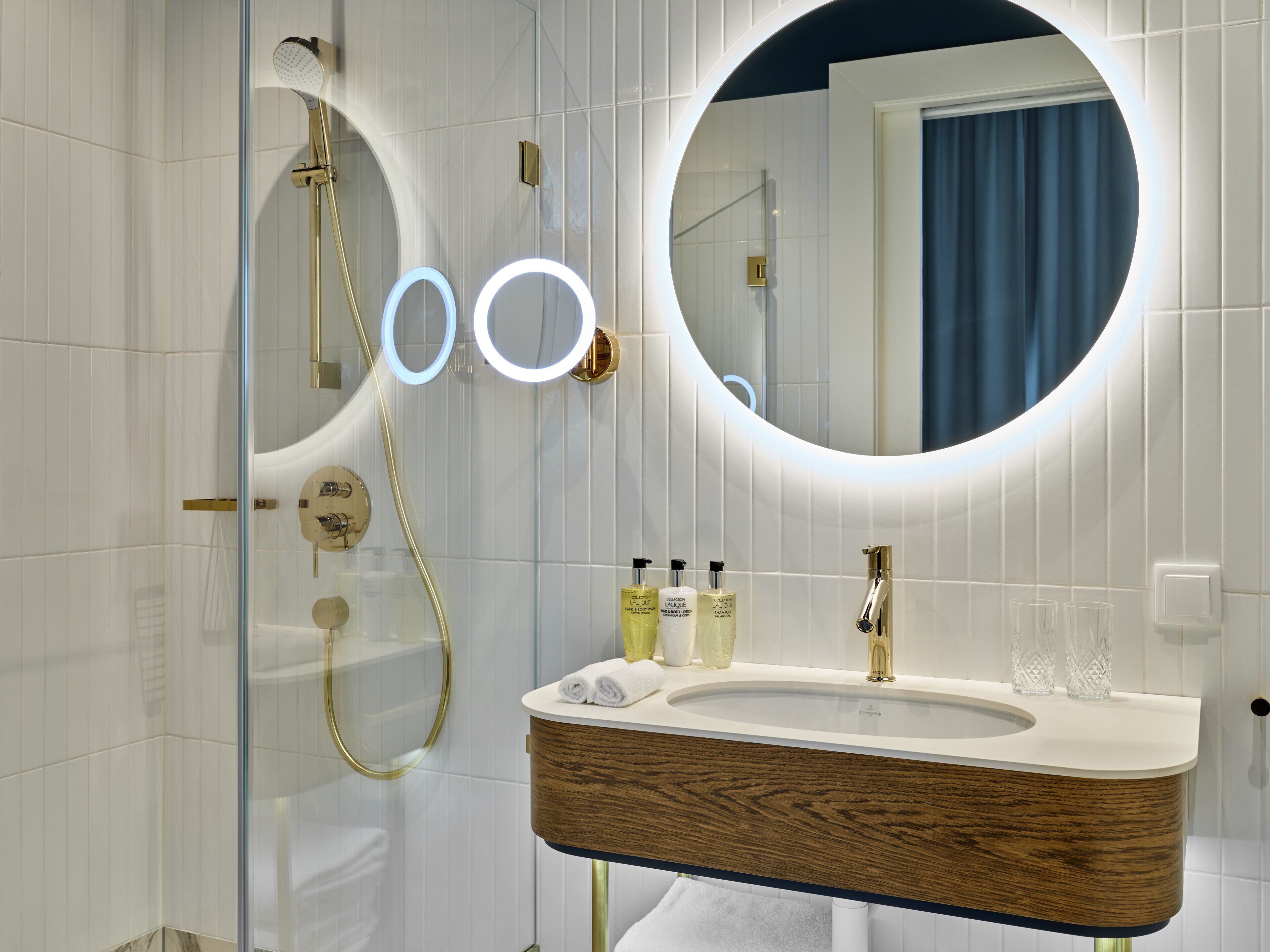 junior double room | bathroom | free toiletries, hair dryer, bathrobes, slippers